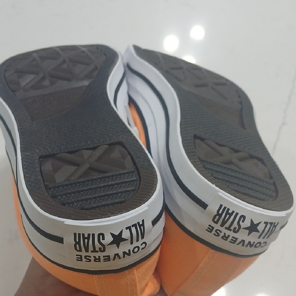 Converse Orange Low-Top Sneakers New Without Tags Or Box, Sz 8.5 - Picture 6 of 6